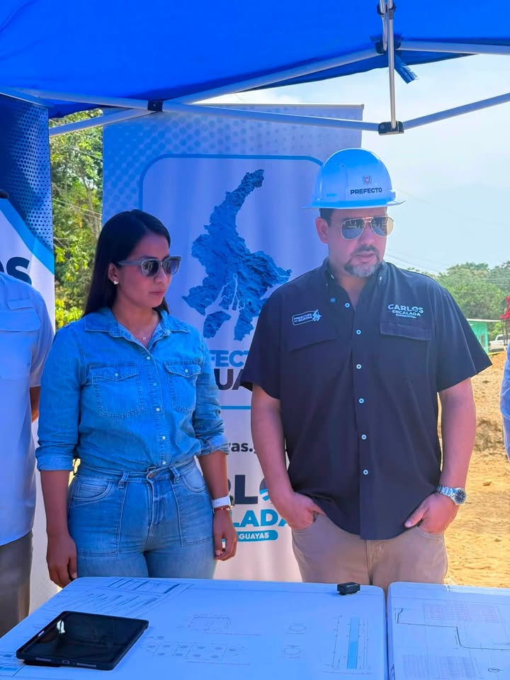Prefecto Encalada supervisa obras en San Francisco y Los Micos para mejorar conectividad en Tenguel