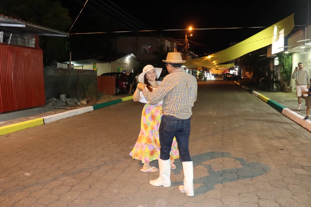 Tenguel celebra su aniversario con orgullo: tres calles ganadoras del concurso 'Mejor Calle Engalanada'